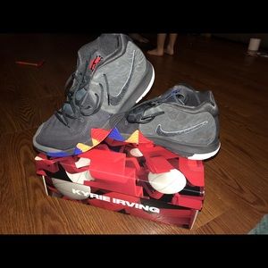 Nike Kyrie 4s